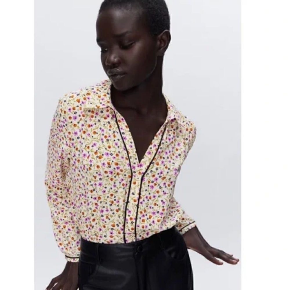 NWT Zara beautiful floral blouse S​